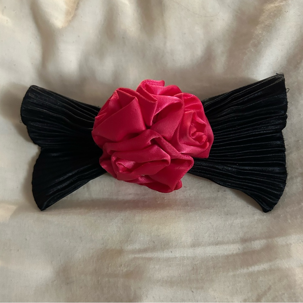 VTG 80s Elegant Black and Pink Satin Hair bow with metal clip.